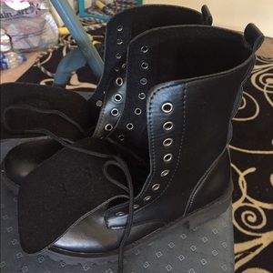 Dark moon boots size 5 (women’s)